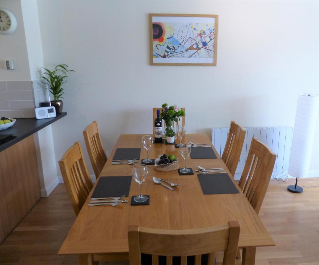 Nyhavn Lakeside Cottage Cirencester Extérieur photo