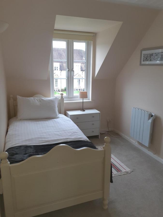 Nyhavn Lakeside Cottage Cirencester Extérieur photo