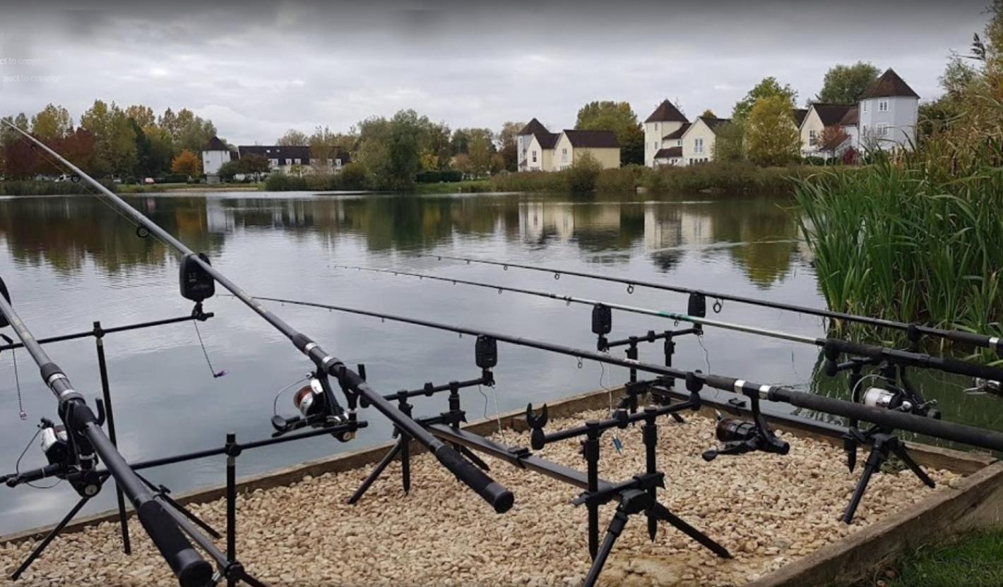 Nyhavn Lakeside Cottage Cirencester Extérieur photo