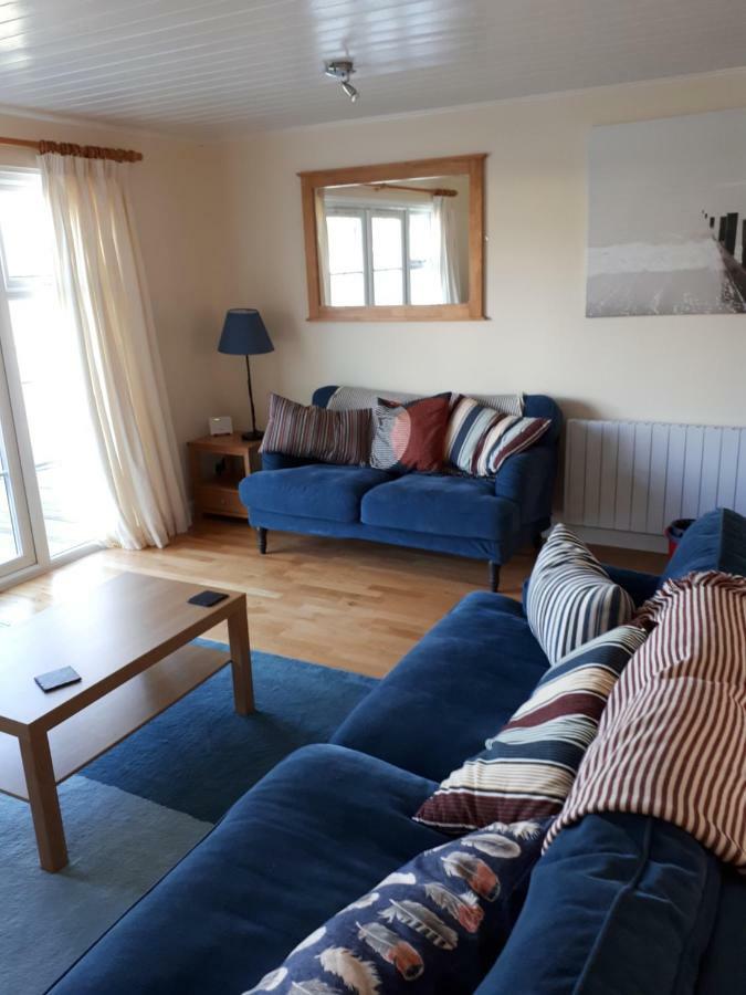 Nyhavn Lakeside Cottage Cirencester Extérieur photo